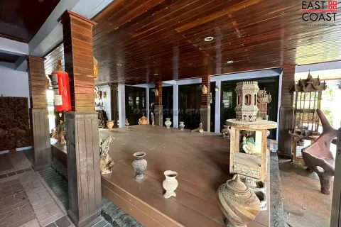 Casa de 5 dormitorios en Pattaya, Tailandia № 213076 - foto 2