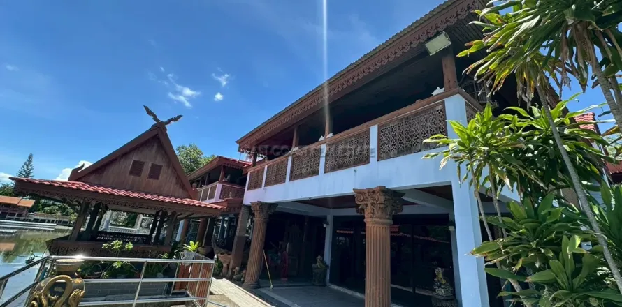 Casa de 5 dormitorios en Pattaya, Tailandia № 213076