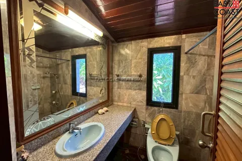 Casa de 5 dormitorios en Pattaya, Tailandia № 213076 - foto 13