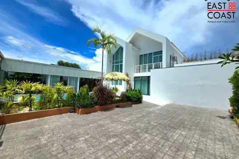 Casa de 4 dormitorios en Pattaya, Tailandia № 213074 - foto 3