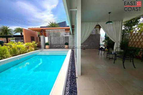 Casa de 4 dormitorios en Pattaya, Tailandia № 213074 - foto 7
