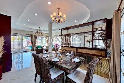 House in Pattaya, Thailand 3 bedrooms № 202054 - photo 8