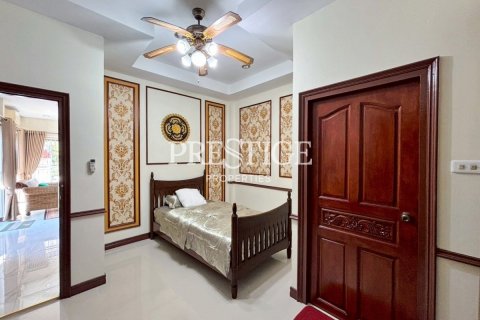 House in Pattaya, Thailand 3 bedrooms № 202054 - photo 16