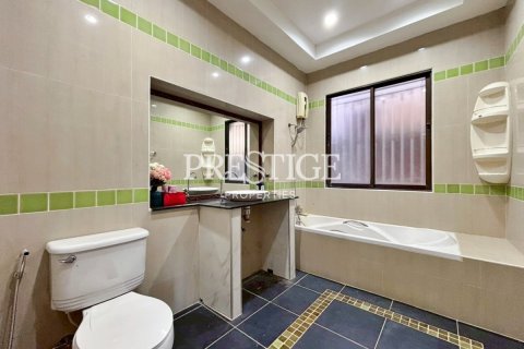 House in Pattaya, Thailand 3 bedrooms № 202054 - photo 15