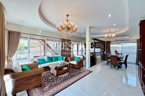 House in Pattaya, Thailand 3 bedrooms № 202054 - photo 2