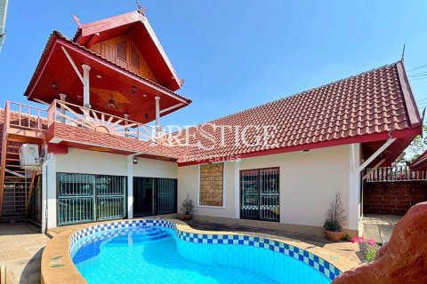 House in Pattaya, Thailand 3 bedrooms № 202054