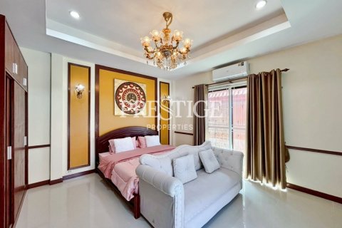 House in Pattaya, Thailand 3 bedrooms № 202054 - photo 11