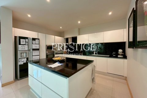 House in Pattaya, Thailand 4 bedrooms № 202053 - photo 14