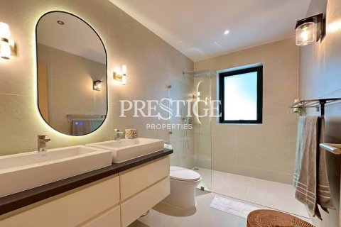 House in Pattaya, Thailand 4 bedrooms № 202053 - photo 24