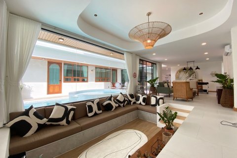Villa in Chiang Mai, Thailand 7 bedrooms № 167140 - photo 2