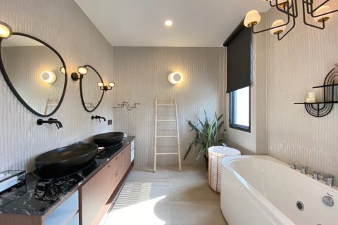 Villa in Chiang Mai, Thailand 7 bedrooms № 167140 - photo 22