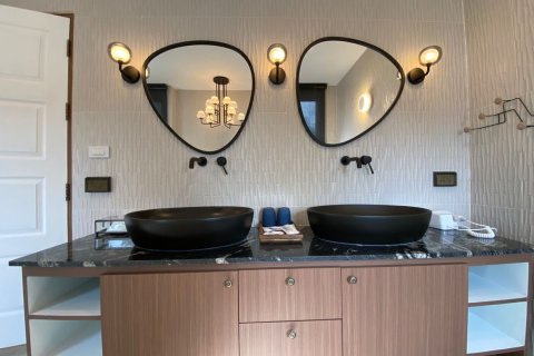 Villa in Chiang Mai, Thailand 7 bedrooms № 167140 - photo 25