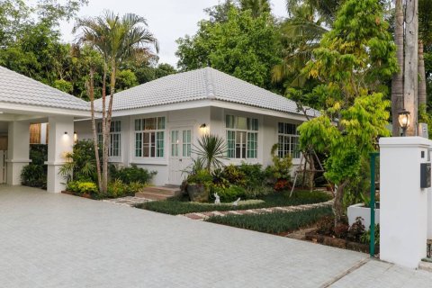 Villa in Chiang Mai, Thailand 6 bedrooms № 167142 - photo 9