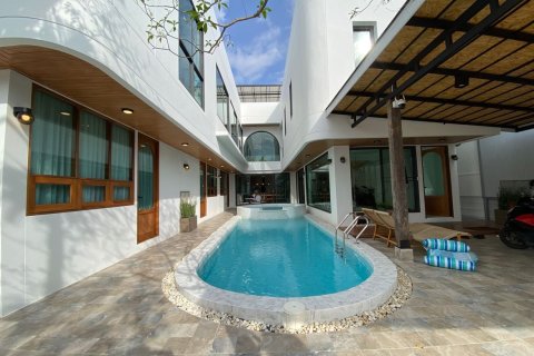 Villa à Chiang Mai, Thaïlande 7 chambres № 167139