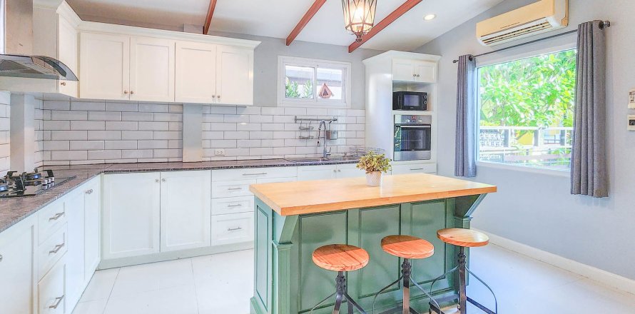 House in Chiang Mai, Thailand 3 bedrooms № 156301