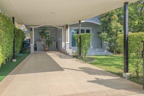 House in Chiang Mai, Thailand 3 bedrooms № 156302 - photo 30