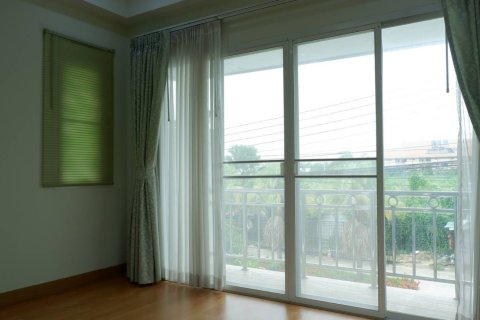 House in San Sai, Thailand 4 bedrooms № 147145 - photo 8