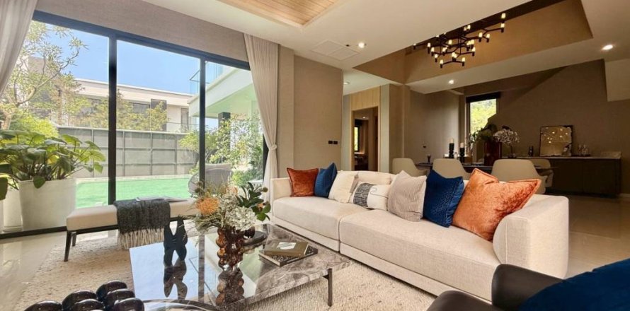 Villa in Pattaya, Thailand 4 bedrooms № 146925