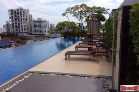 Apartment in Bangkok, Thailand 3 bedrooms № 193089