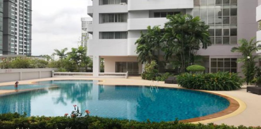 Apartment in Bangkok, Thailand 3 bedrooms № 193087