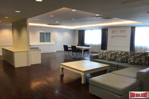 Apartment in Bangkok, Thailand 3 bedrooms № 193087 - photo 5