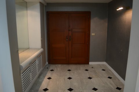 Кондоминиум с 3 спальнями в Клонг Тоэй, Бангкок, Таиланд № 151173 - фото 5