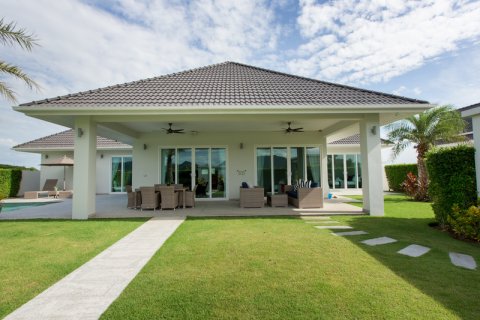 Villa in Hua Hin, Thailand 3 bedrooms № 168571 - photo 5