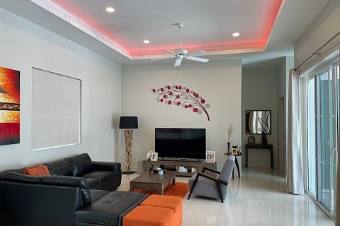 Villa in Sam Roi Yot, Thailand 4 bedrooms № 168569 - photo 10