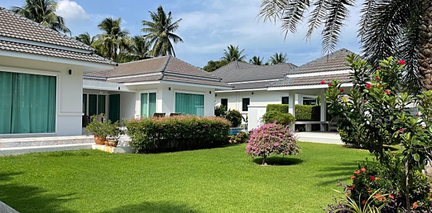 Villa in Sam Roi Yot, Thailand 4 bedrooms № 168569