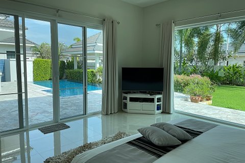 Villa in Sam Roi Yot, Thailand 4 bedrooms № 168569 - photo 4