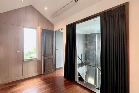 Condo in Bangkok, Thailand, 2 bedrooms № 142981 - photo 10