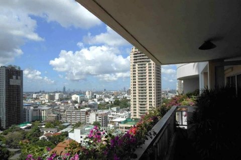 Кондоминиум с 3 спальнями в Сатхоне, Бангкок, Таиланд № 142985 - фото 1