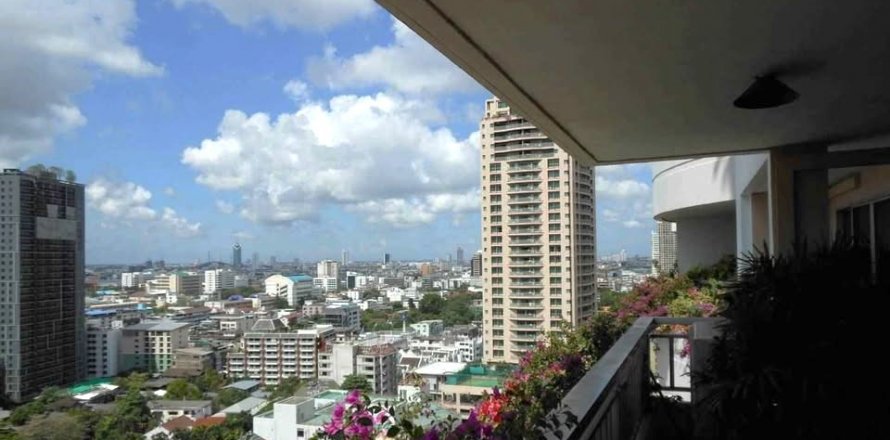 Кондоминиум с 3 спальнями в Сатхоне, Бангкок, Таиланд № 142985