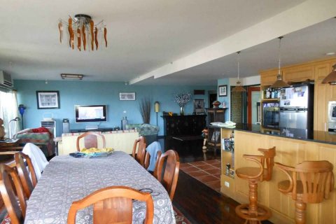 Кондоминиум с 3 спальнями в Сатхоне, Бангкок, Таиланд № 142985 - фото 2