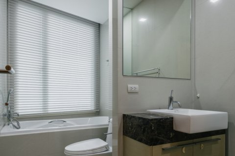 Condo in Bangkok, Thailand, 2 bedrooms  № 142986 - photo 10