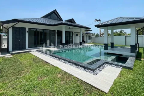 House in Phuket, Thailand 4 bedrooms № 157395