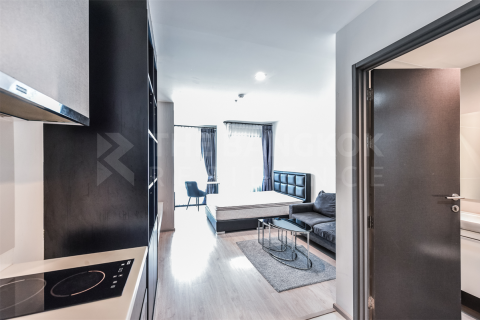Condo in Bangkok, Thailand, 1 bedroom  № 185170 - photo 4