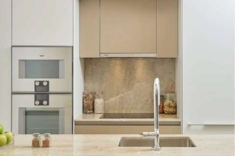 Condo in Bangkok, Thailand, 1 bedroom  № 114660 - photo 3