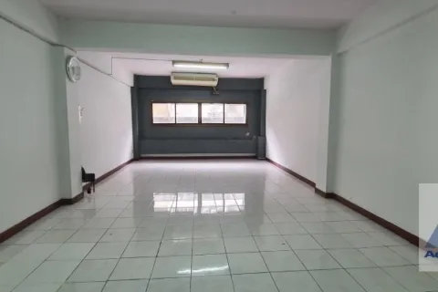 Adosado de 3 dormitorios en Bang Na, Bangkok, Tailandia № 219654