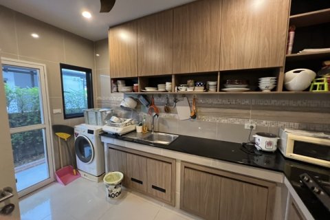 House in Prawet, Bangkok, Thailand 4 bedrooms № 167267 - photo 28