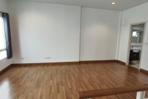Townhouse in Wang Thonglang, Bangkok, Thailand 3 bedrooms № 167262 - photo 6