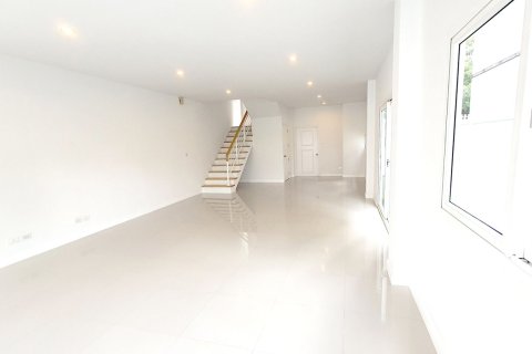 Townhouse in Lat Phrao, Bangkok, Thailand 2 bedrooms № 167265 - photo 2