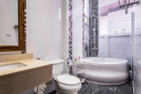 Villa in Phuket, Thailand 3 bedrooms № 151807 - photo 28