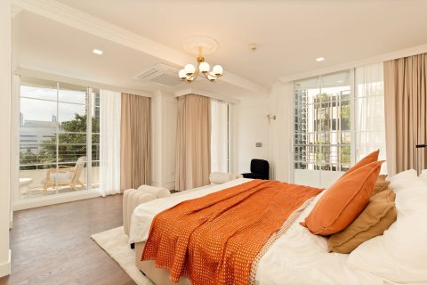 Condo in Bangkok, Thailand, 4 bedrooms  № 180550 - photo 16