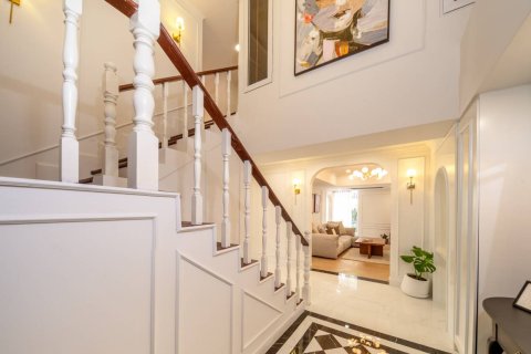Condo in Bangkok, Thailand, 4 bedrooms  № 180550 - photo 13