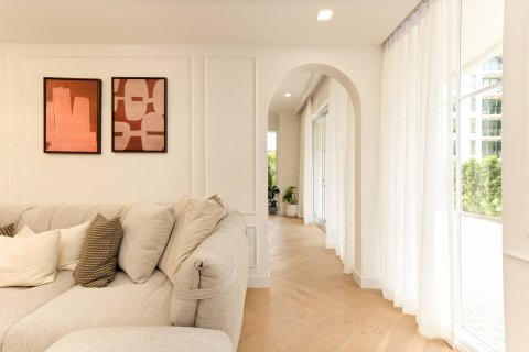 Condo in Bangkok, Thailand, 4 bedrooms  № 180550 - photo 9