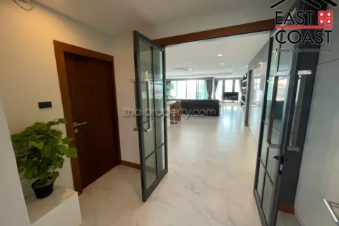 Condominio de 3 dormitorios en Pattaya, Tailandia № 213798 - foto 4