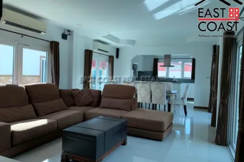 Casa de 3 dormitorios en Pattaya, Tailandia № 213795 - foto 11