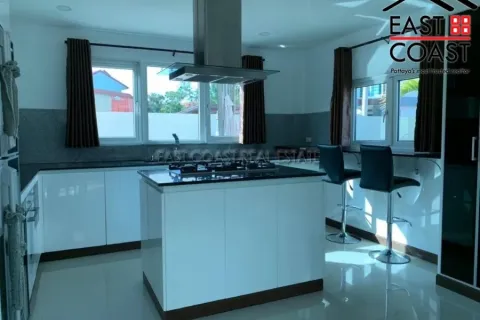 Casa de 3 dormitorios en Pattaya, Tailandia № 213795 - foto 17