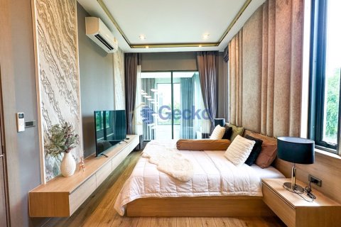 House in Pattaya, Thailand 4 bedrooms № 196282 - photo 24